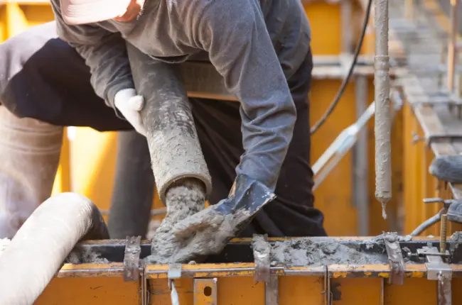 木曾路はすべて山の中である。